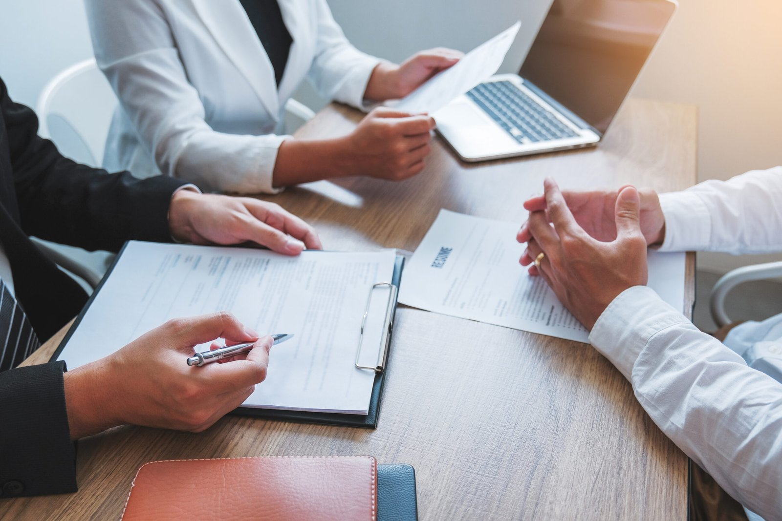 Distribuidores Senior manager HR reading a resume during a job interview employee young man meeting Applicant and recruitment